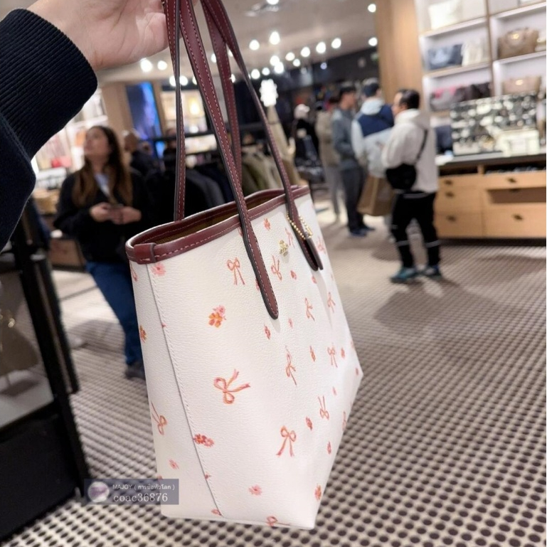 แท้💯% outlet City 23 Tote กระเป๋าโท้ตใบเล็กสำหรับผู้หญิง กระเป๋าสะพายไหล่เล็ก กระเป๋าช้อปปิ้ง
