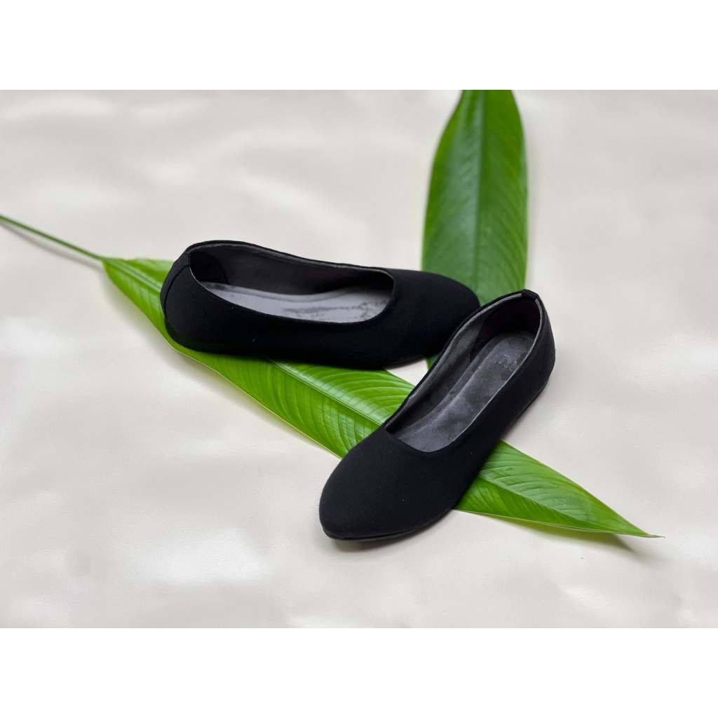 รองเท้า ผ้ากำมะหยี่  สีดำ Nu Bangkok เบอร์ 36