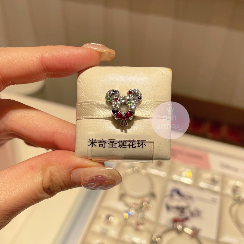 (ของแท้100%) Disney Mickey Mouse Christmas Wreath Charm ชาร์มมิกกี้คริสมาส