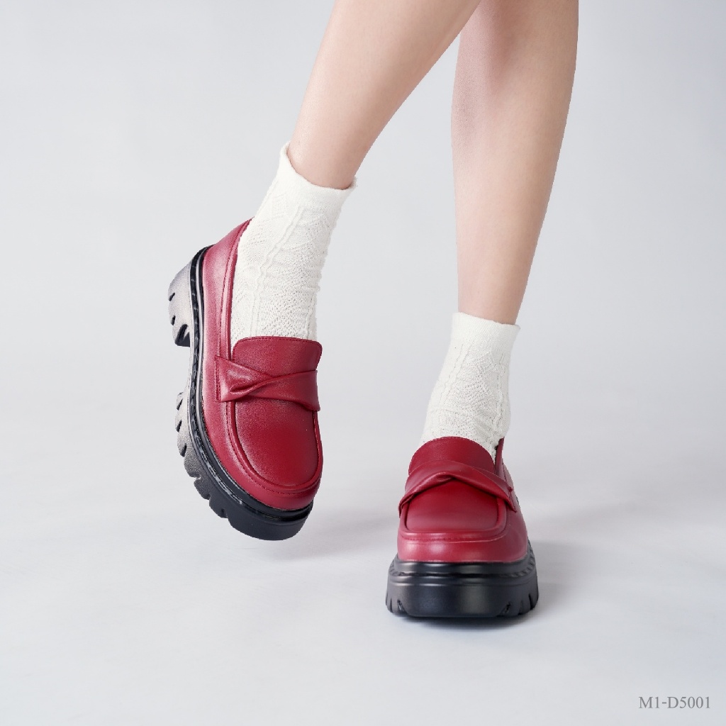 Mellowco รองเท้าโลเฟอร์วีแกนคาดหน้าทวิสต์ Loafer รุ่น Call Me Iris M1-D5001
