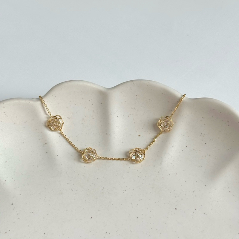 “Rose” bracelet | @socrush.bkk กำไลสร้อยข้อมือดอกไม้