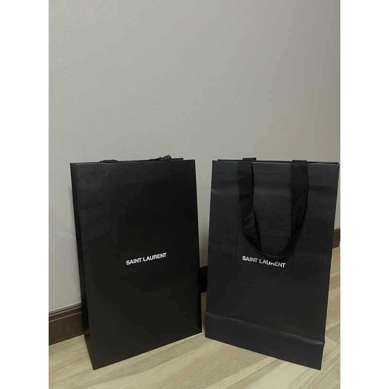 ถุงกระดาษแท้ YSL เพิ่งออกจากช้อปวันนี้ จาก Kingpower รางน้ำ ถุงยังไม่ได้ใช้เลย ของต้องไปรับที่สนามบิ