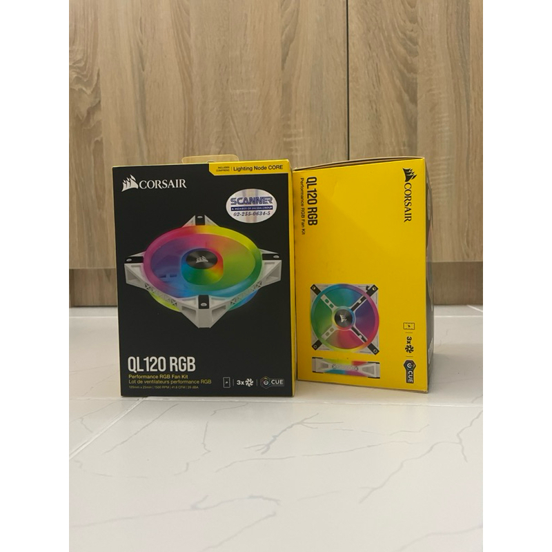 พัดลมระบายความร้อน CORSAIR iCUE QL120 RGB 120mm PWM White Fan Triple Fan Kit with Lighting Node CORE