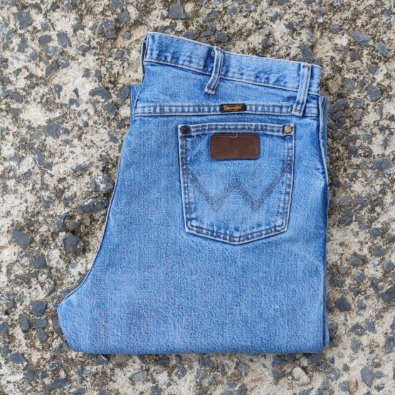 W8/37 กางเกงยีนส์มือสอง Wrangler รุ่น 47MWZ Regular Fit เอววัดจริง 37.5" ยาวทั้งตัว 41" ปลายขา 8.5" 