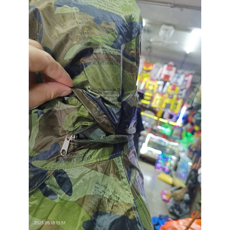 ชุดกันฝนเสื้อกางเกง มีฮูด ซิปและกระดุม เนื้อผ้า PVC thumbnail 8