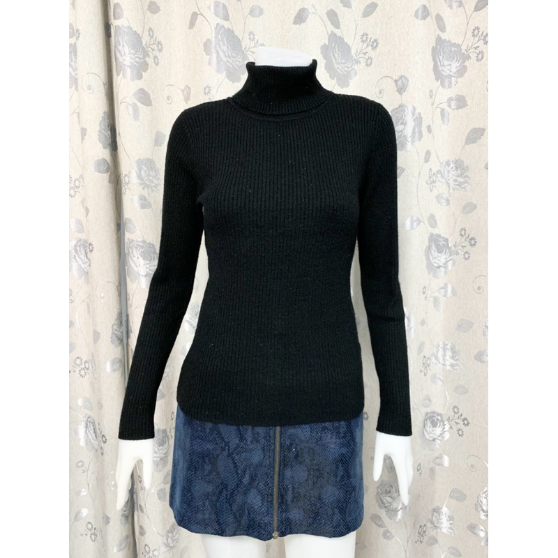 (SWY512)  เสื้อสเวตเตอร์ไหมพรม คอเต่าสีดำ แบรนด์ญี่ปุ่น ไซส์ M อก 30“ (ยืดได้ถึง 46”) ⭐️มือสองค่ะ⭐️