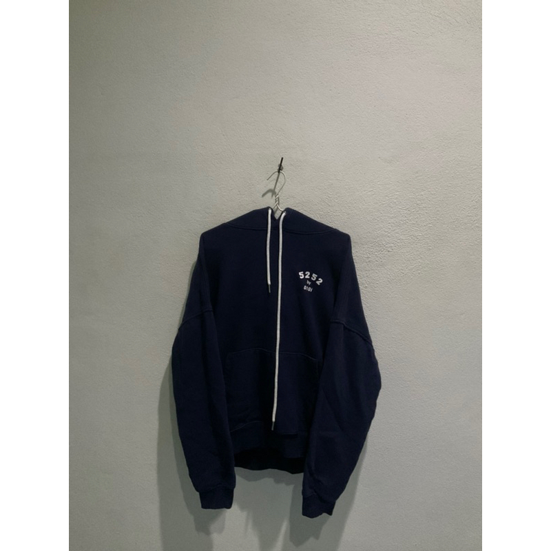 เสื้อฮู้ด 5252 OiOi สีกรม สภาพดีมาก