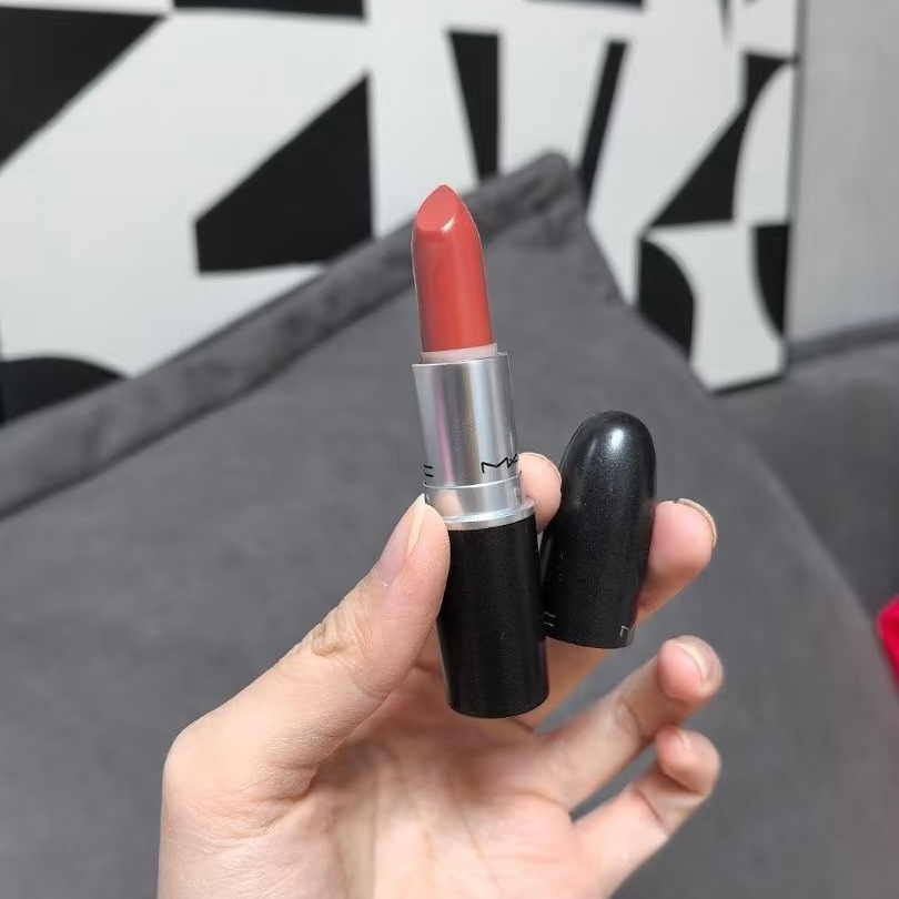 ลิปสติก Powder Kiss Lipstick 3g #813 Mocha ลิปmac #มีตำหนิ