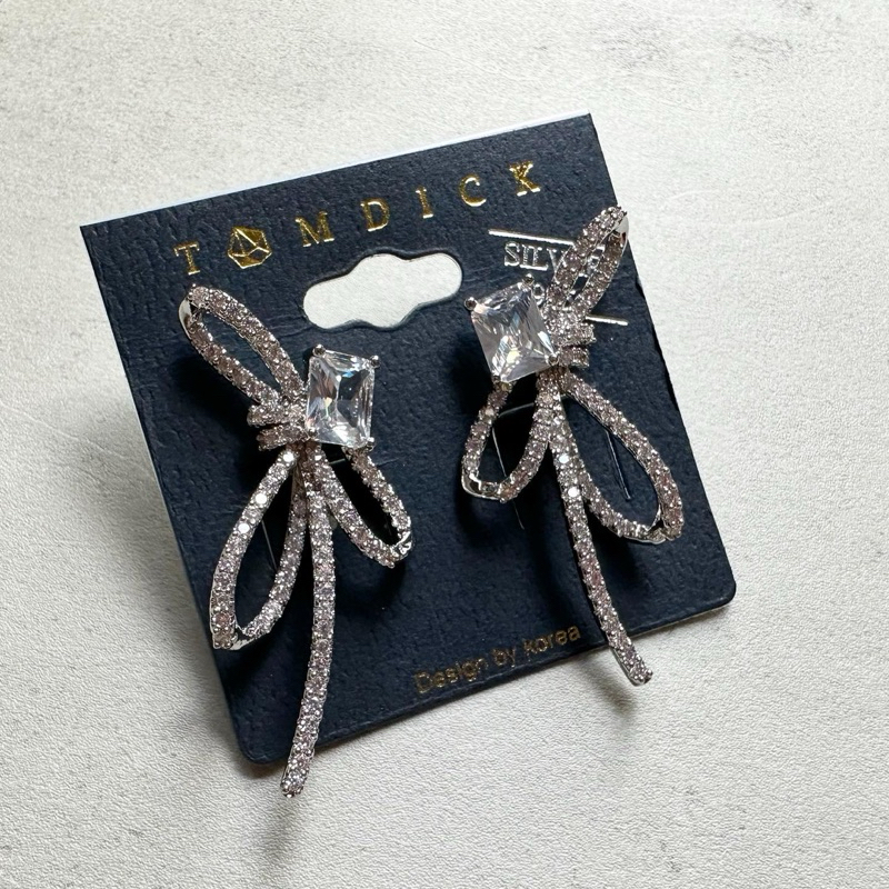 ต่างหูคิวบิคดีไซน์สุดปัง