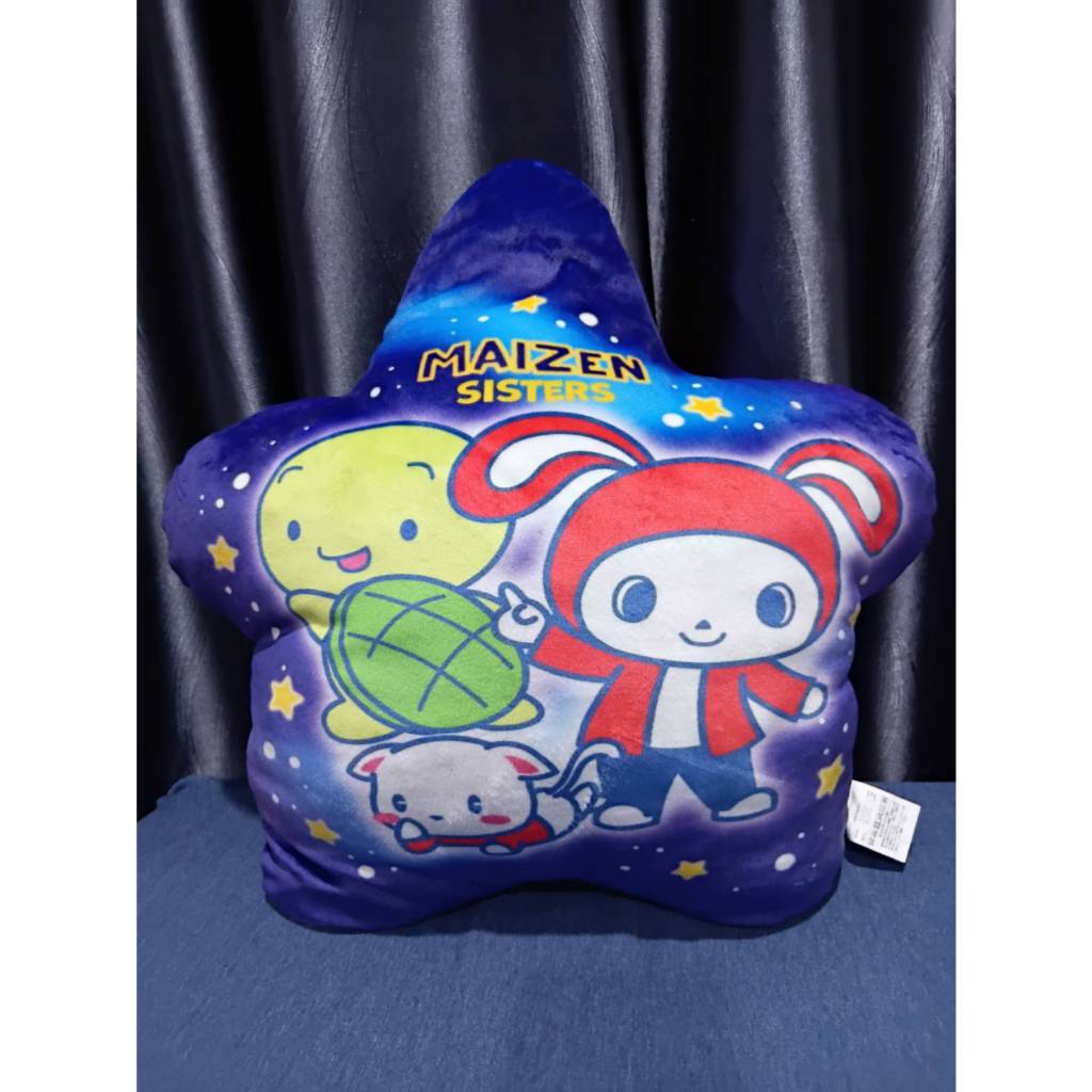 หมอน Maizen Sisters ขนาด 18x18 นิ้ว ป้ายผ้า Maizen