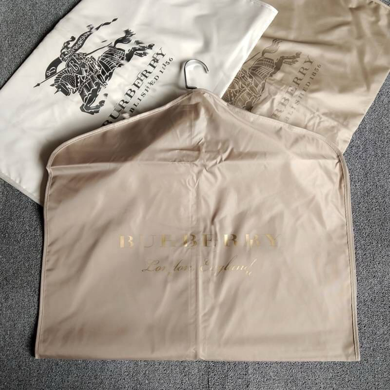 ถุงคลุมเสื้อBURBERRY