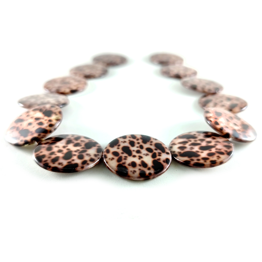 ลูกปัดเปลือกหอยมุกแท้ลักษณะรูปทรงกลมแบนสีน้ำตาลลาย Dalmatian Flat Round Brown Mother of Pearl ขนาด 30 mm - LZ-743