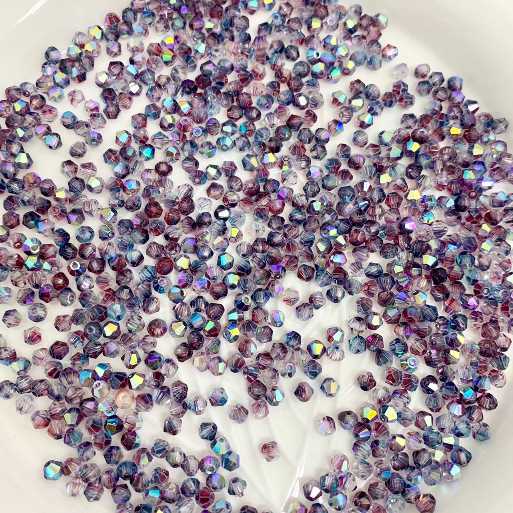 ลูกปัด เหลี่ยม เรืองแสงในที่มือ ขนาด4mm เป็นการออกแยยได้สวยน่ารัก มีสองสีให้เลือก งานฝีมือ diy - รูปที่ 7