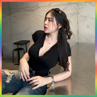 🌈MesubShop🌈เสื้อยืด คอวี แต่งกะรดุมใช้งานได้จริง เสื้อทรงสลิมฟิต ผ้าเรย่อนยืดเยอะมาก สาวอวบใส่ได้ รุ่น คอวีเรย่อน