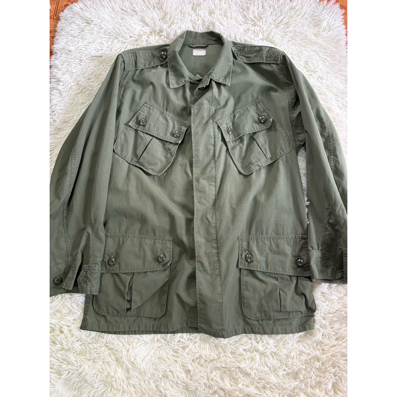 เสื้อทหารกระเป๋าเฉียงรุ่น1 ยุคสงครามเวียดนามUSA Medium Regular รอบอก46-48“ ยาว29” ไหล่19“ แขน24“