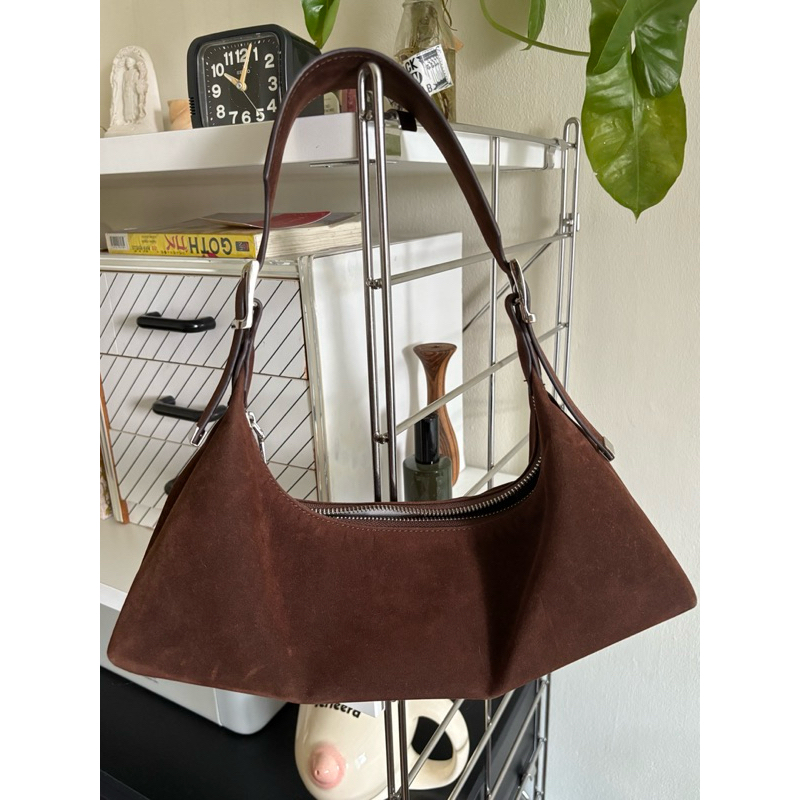 (ขายต่อ)(มือสอง) กระเป๋าแบรนด์ Knack.bag รุ่น Jennie Shoulder Bag สายใหญ่ สีน้ำตาลกำมะหยี่ สภาพดีมาก