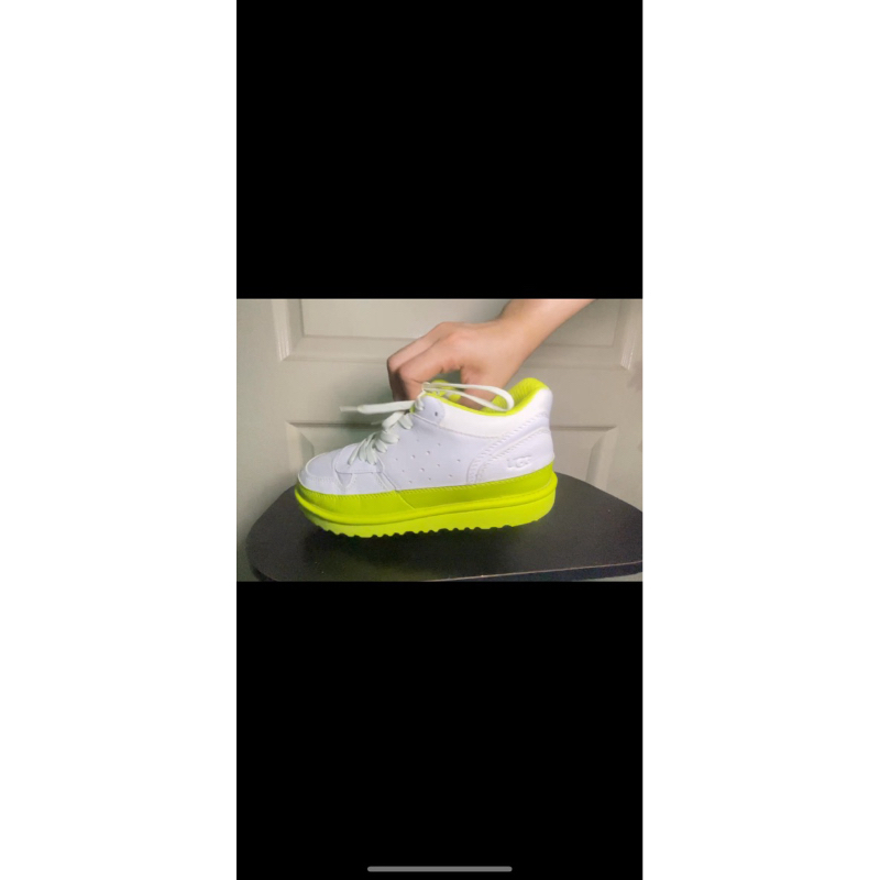 รองเท้ามือสอง ugg ผ้าใบ