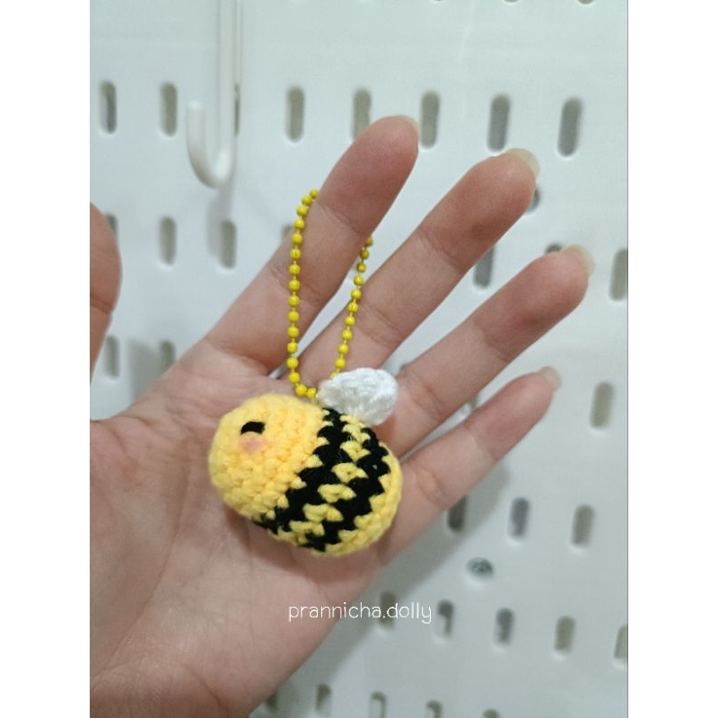 พวงกุญแจผึ้งน้อย🐝 พวงกุญแจผึ้ง ถักไหมพรหม