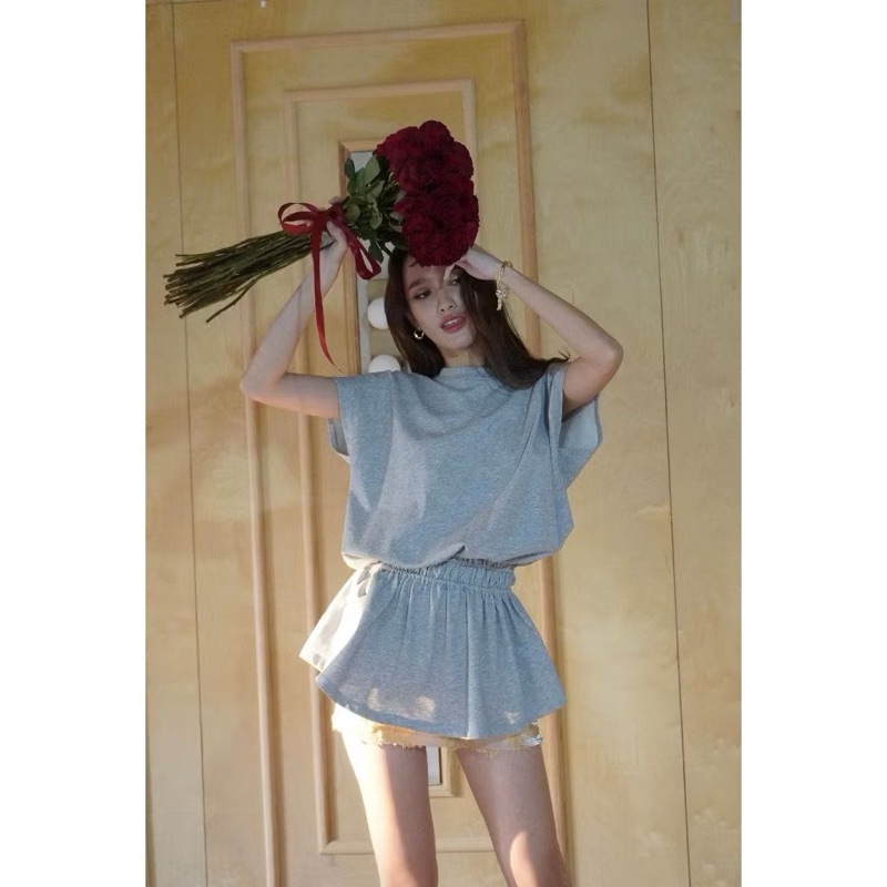 ส่งต่อเสื้อยืดเอวจั๊ม แบรนด์TC-STORE.BKK สีเทา