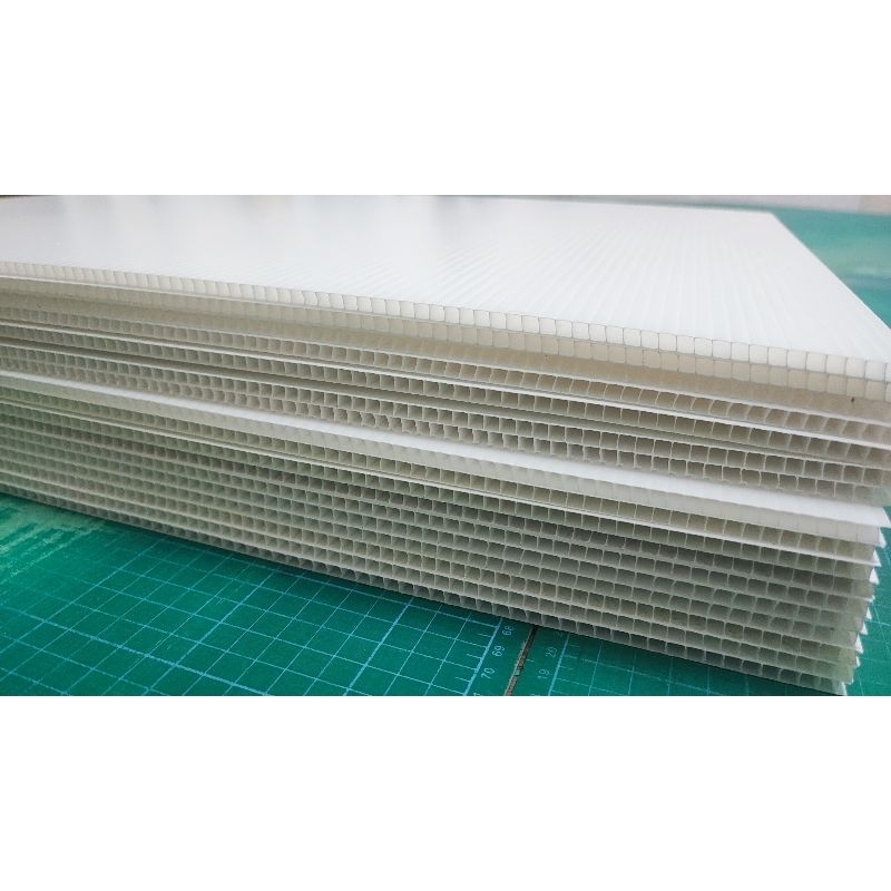 ฟิวเจอร์บอร์ดสีขาว หนา 5 มิล ขนาด A3 - A4 ครับ