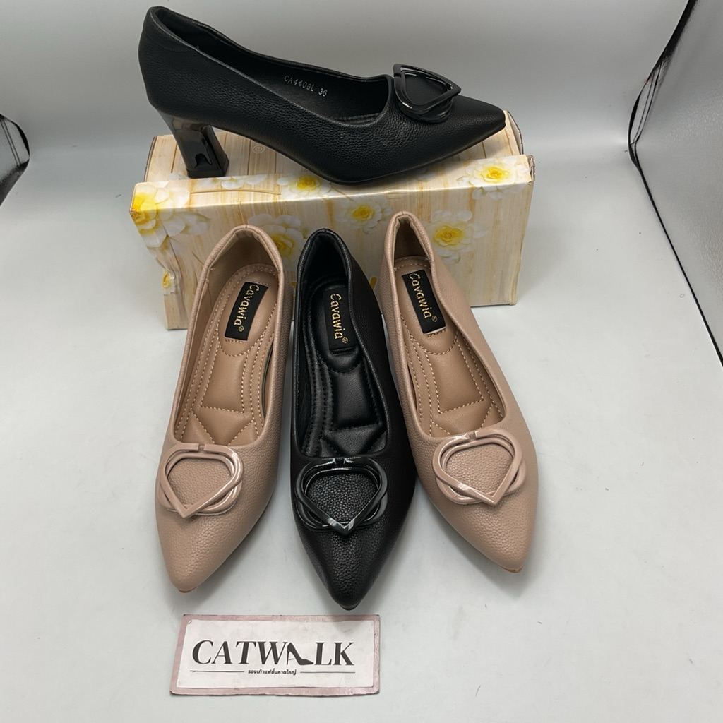 รองเท้าคัชชูอะไหล่หัวใจสูง 2นิ้ว มี2สี ครีม ดำ(cavawia)