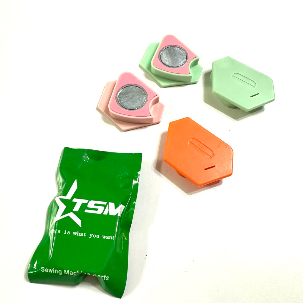 แม่เหล็กกั้นผ้ารุ่นใหม่ TSM ติดแน่น คละสี มีขอบกั้น ราคาต่ออัน