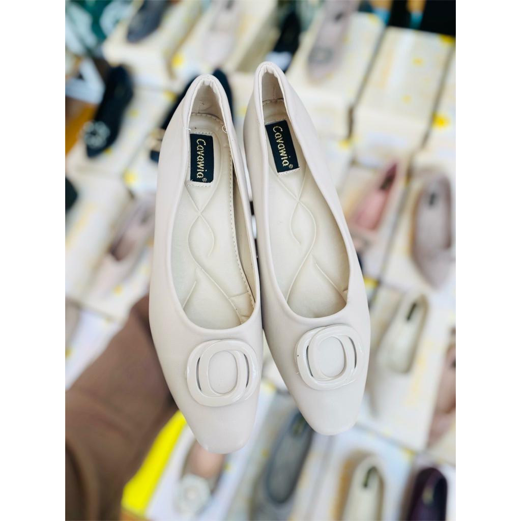 รองเท้าแฟชั่นรุ่นcawaviaมีพร้อมส่ง