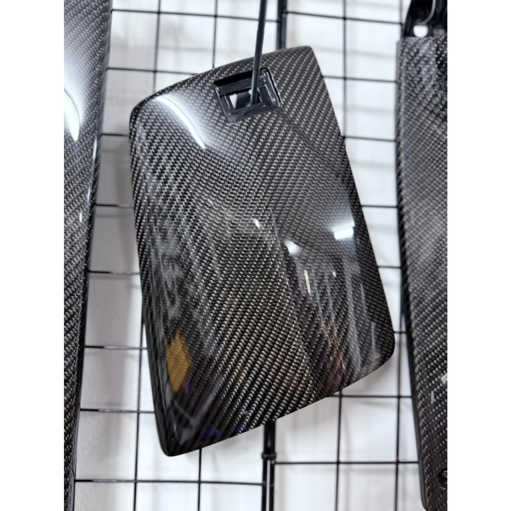 ฝาเก๊ะ คาร์บอน ลาย 2  Giorno  งานของ  Fiat hyper carbon  แท้  100 %