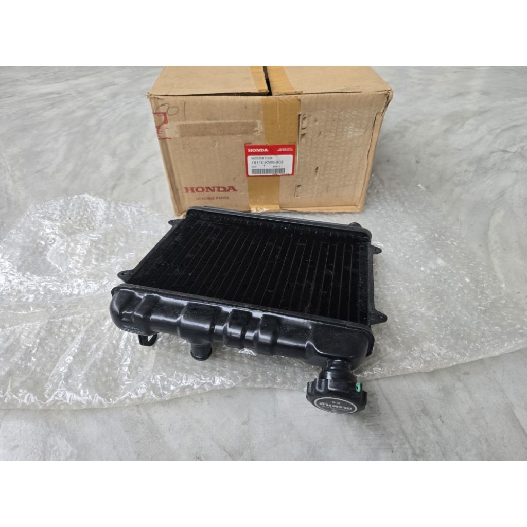 หม้อน้ำ NSR150R ตาเหลี่ยม, NSR150RR 2ตากลม แท้ศูนย์ Honda หายากมากๆไม่มีผลิตแล้ว รหัสพาร์ท 19110-KW6
