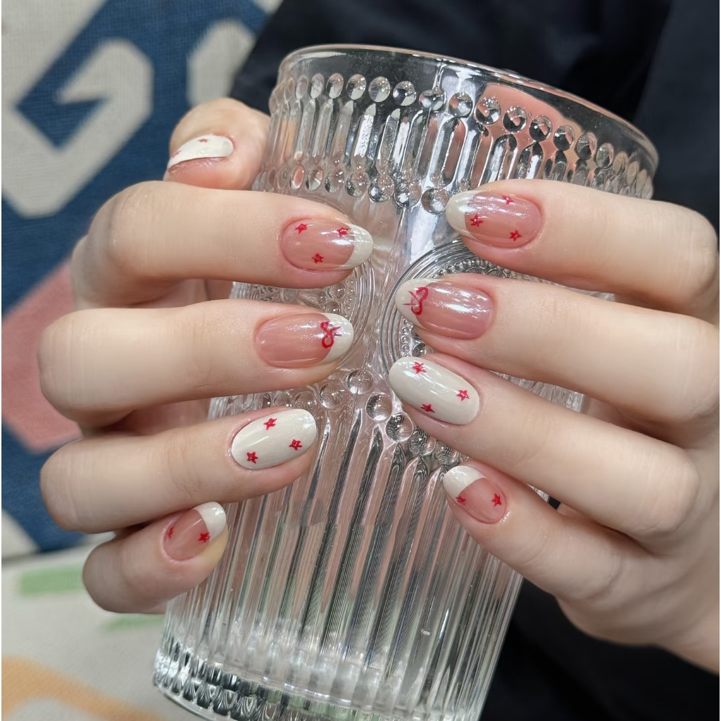 ร้านไทย【TT876】 เล็บปลอมสีเจล24ชิ้น ไม่มีกาว เล็บปลอมทาสีแล้ว