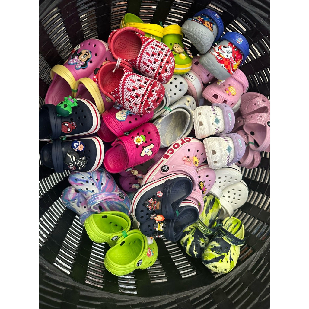 รองเท้า crocs เด็ก มือสอง สภาพ 90% งานสวย 12-21 เซน