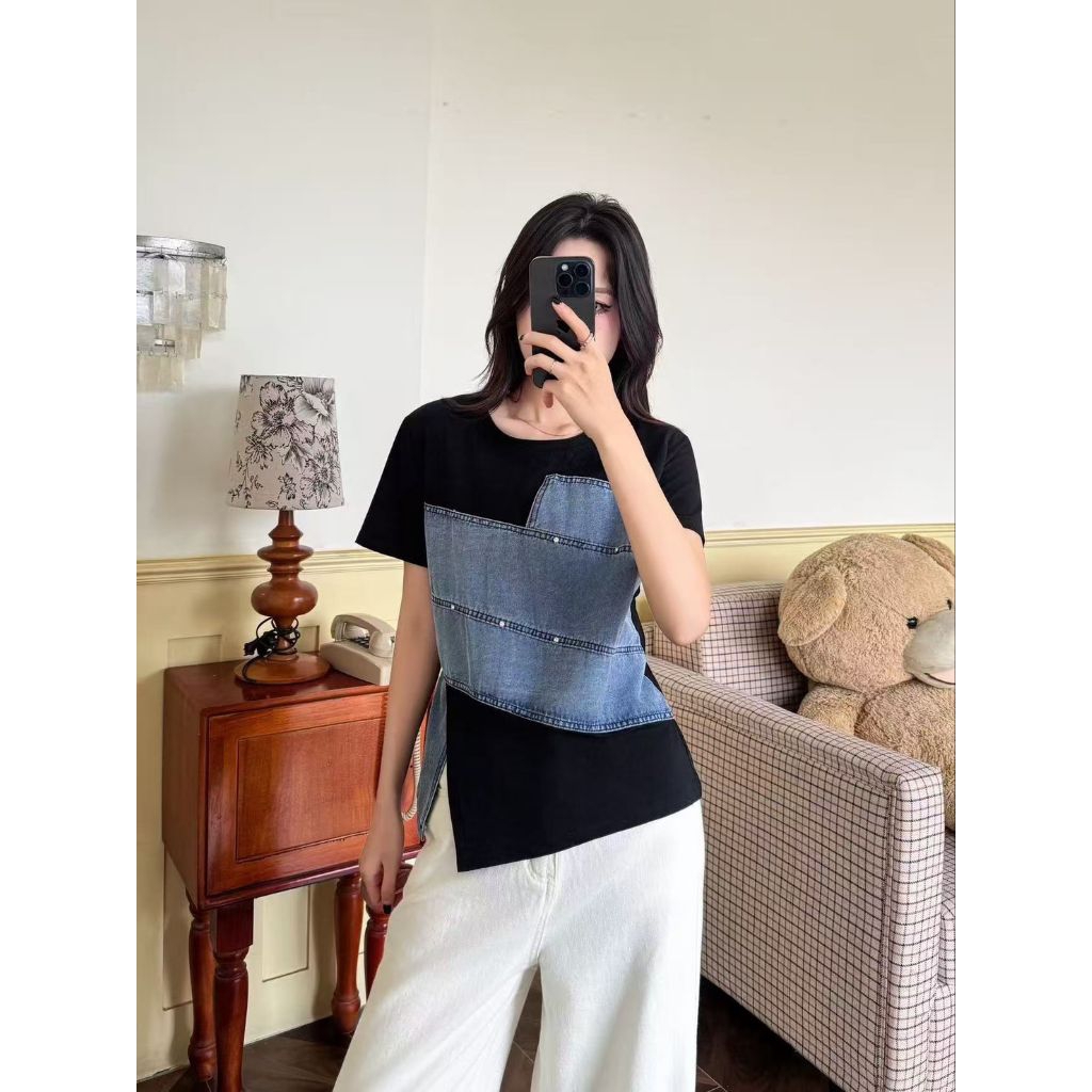 เสื้อคอกลมแต่งทูโทนสลับยีนส์เปิดชาย