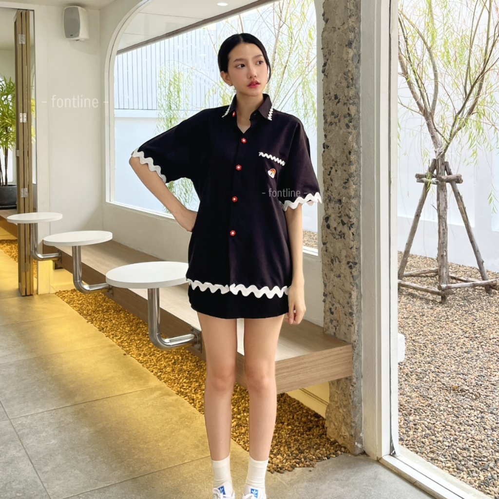 FONTLINE เสื้อเชิ้ตคอปก แขนสั้น แต่งปักสายรุ้ง กระดุมดอกไม้น่ารัก รอบอก32-38นิ้ว ผ้าคอตตอนลินิน สไตล
