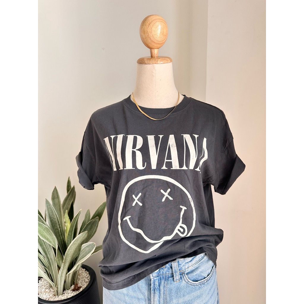 H&M -  NEW! เสื้อยืดลายกราฟิก NIRVANA size XS - แท้ 💯
