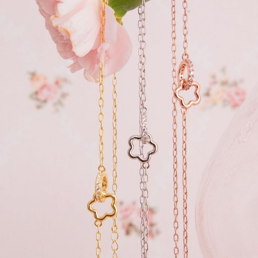 Petite Morning Glory Necklace สร้อยคอชาร์มดอกไม้คล้องห่วงเพทาย