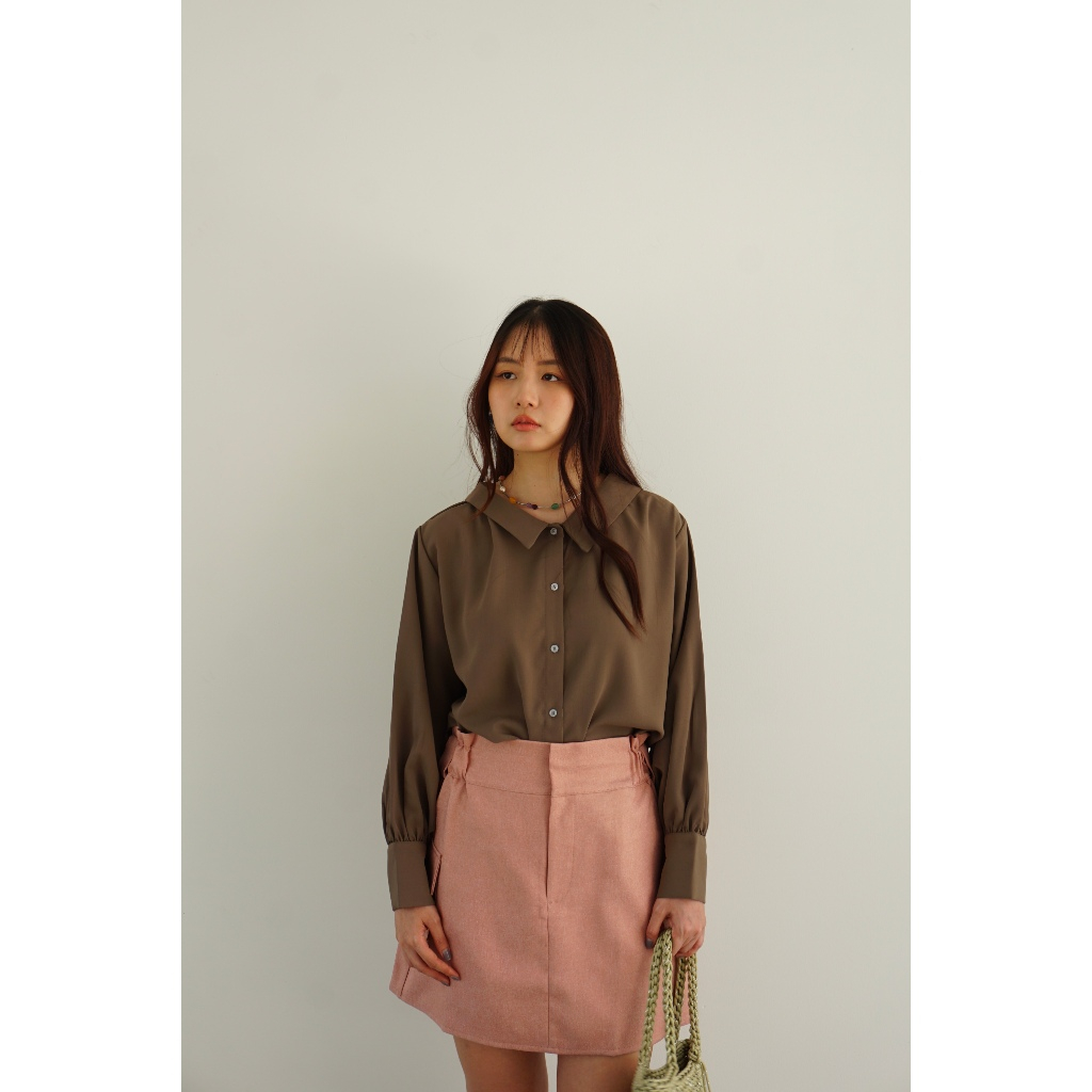 &friends vol.04 | fellow shirt : เสื้อเชิ้ตทรงกึ่ง oversized ดีเทลสมอคคอด้านหลัง ผ้ายับยาก :-)