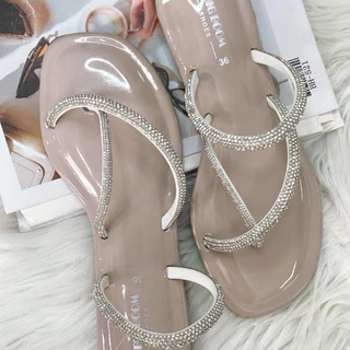 K1รองเท้าแตะคีบเพชรส้นแบน มาใหม่ หนังเงาขับผิว สวยราคาถูก นุ่มใส่สบาย ส่งตรงจากไทย สไตล์วัยรุ่น