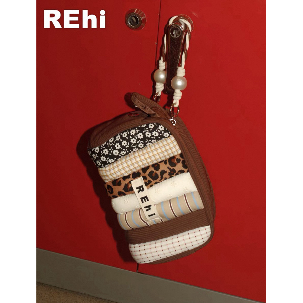 REhi Caterpillar Cosmetic Bag กระเป๋าเครื่องสำอางค์