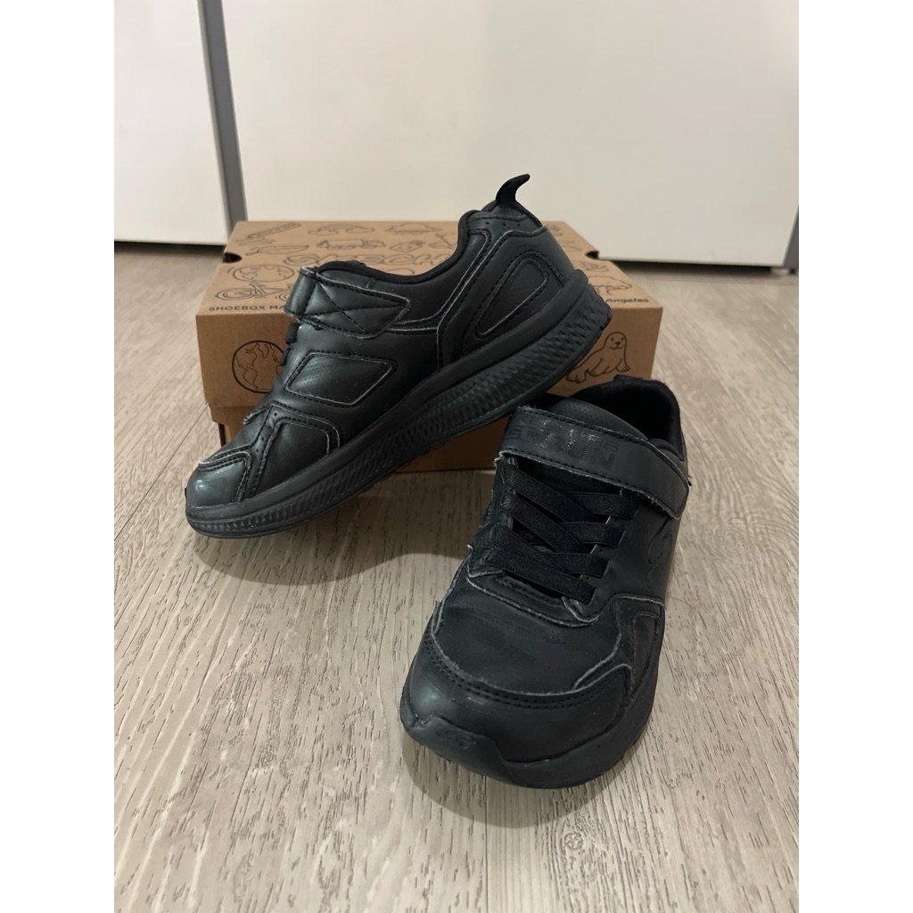 รองเท้าผ้าใบเด็ก สีดำ Skechers ไซส์ usa13 / eur30 เท้าขนาด 19cm