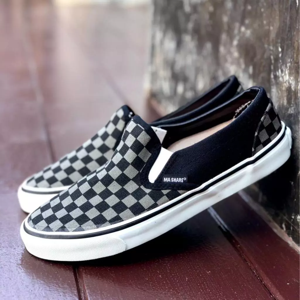 กดสั่งผ่านวิดีโอมีส่วนลด รองเท้าสลิปออน Slip on รองเท้าสวม ผ้าใบใสทำงาน ผ้าใบแฟชั่น ยี่ห้อ Mashare V-8