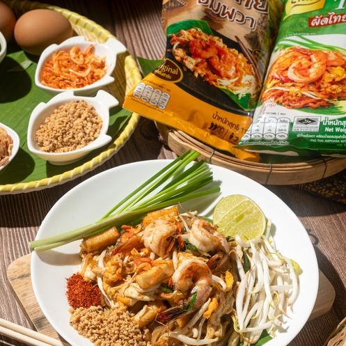 ผัดไทยอัมพวา รสดั้งเดิม & จัดจ้าน คละกันได้ อร่อยง่ายในซองเดียว ตราหยกสยาม กดเลือกรสชาติได้เอง