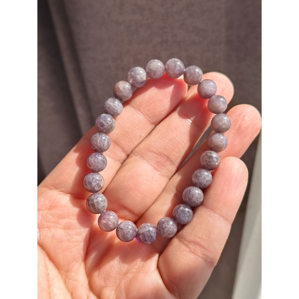 สร้อย ไอโอไลท์ ซันสโตน ( Iolite Sunstone) หรือมีอีกชื่อคือ Cordierite ซึ่งตั้งตามชื่อชาวฝรั่งเศสผู้ค