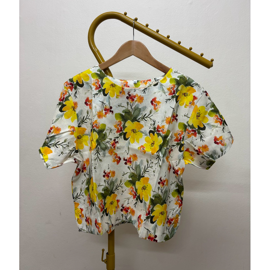 🫟 เสื้อคอกลม แขนสั้น กระดุมข้างช่วงเอว ผ้าลินินแท้ สีพื้น และลายดอก แบบเสื้อใส่สบาย - รูปที่ 2