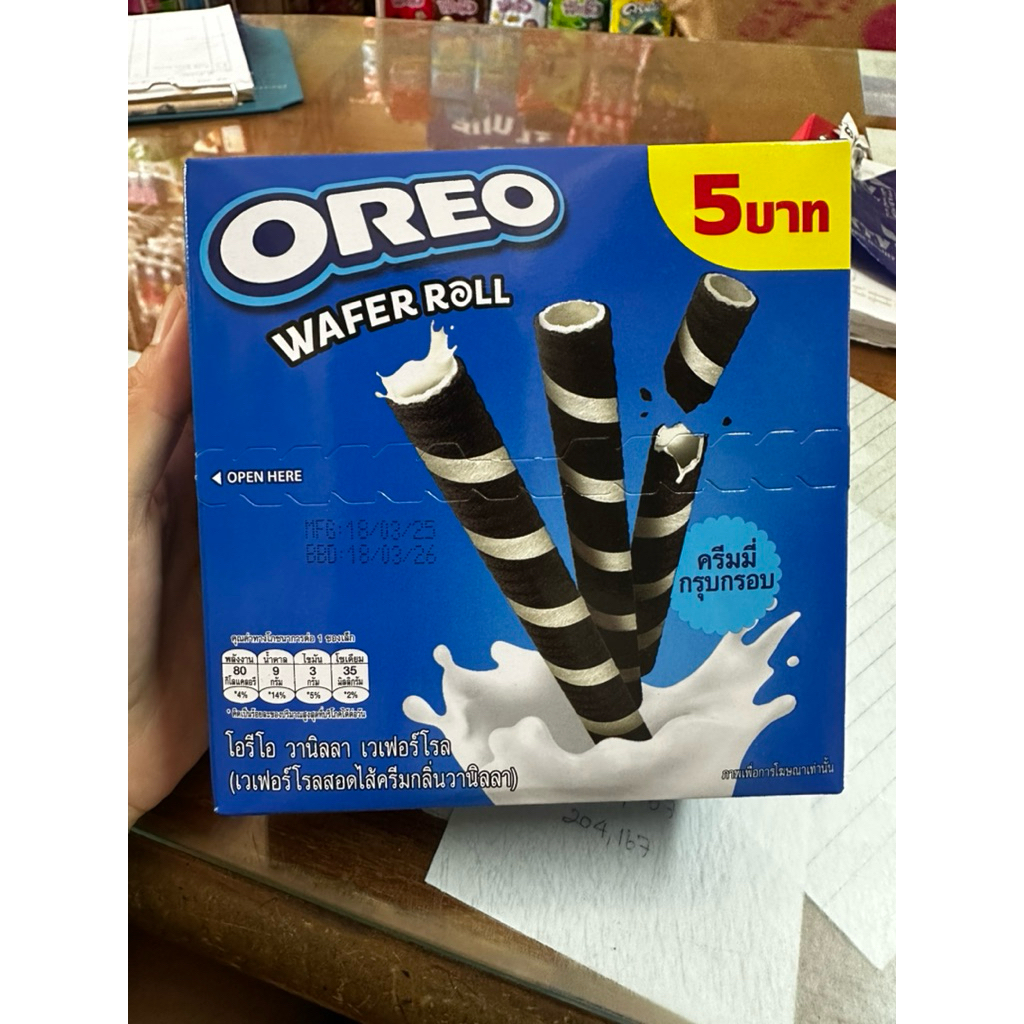โอรีโอ เวเฟอร์โรล OREO WAFER ROLL เวเฟอร์โรลสอดไส้ครีมกลิ่นวานิลลา