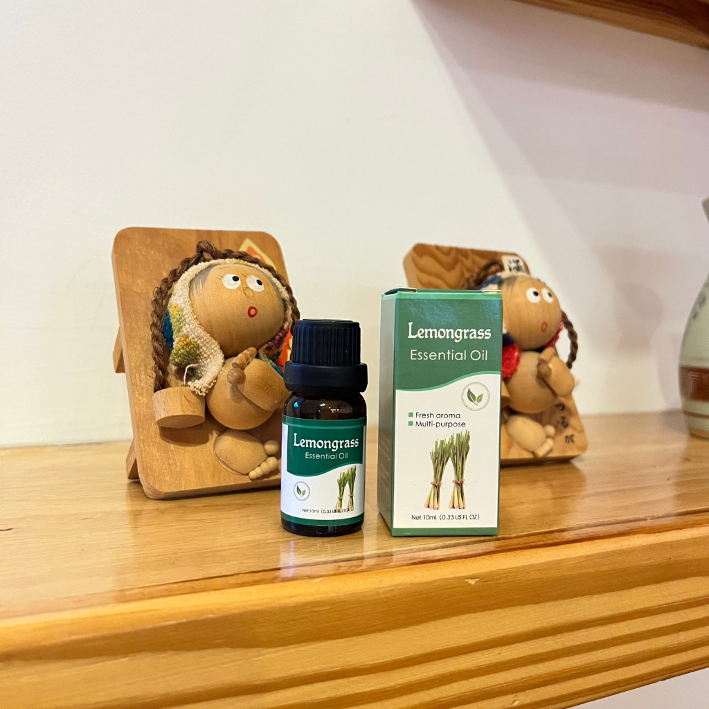 น้ำมันหอมระเหย กลิ่นตะไคร้(Lemongrass Essential Oil) สกัดธรรมชาติ100% สําหรับเครื่องทําความชื้นอโรมา ขนาด 10 ml ราคา ถูกที่สุด ดีลบีเคเค แกลเลอรีภาพที่ 6