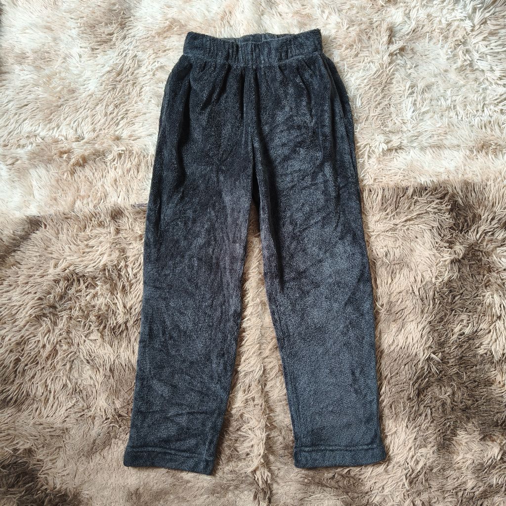 กางเกง Gu               .