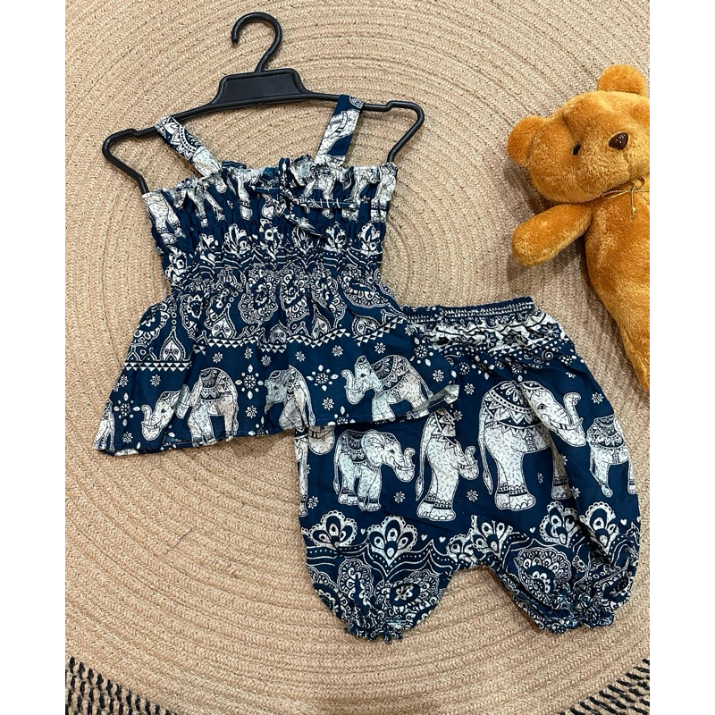 New ชุด Set ลายช้าง เสื้อสายเดี่ยว + กางเกง