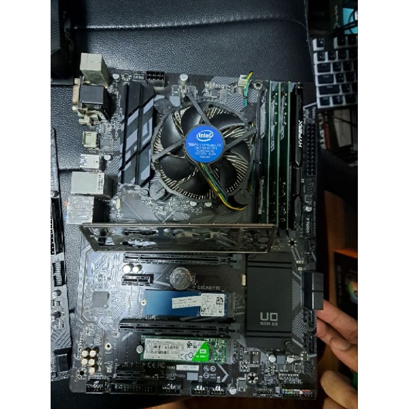 i3 10100f b460 อุปกรณ์ครบสวยๆ ( เฉพาะ CPU กับเมนบอร์ดเท่านั้น)