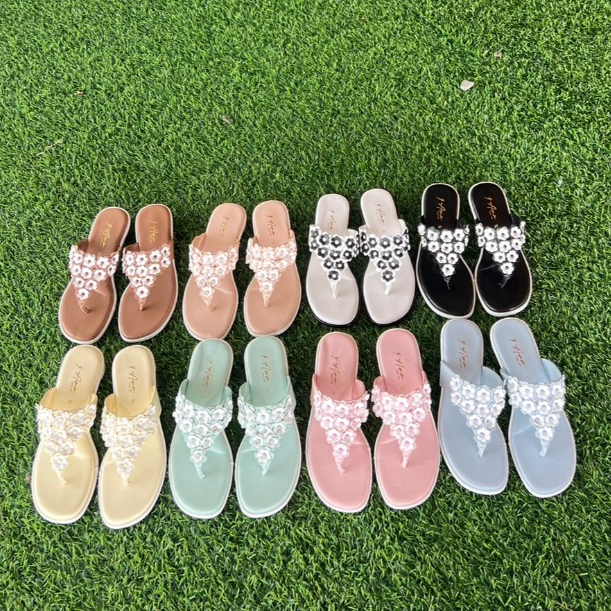Shoes i amm **ร้านจริงส่งตรงจากนครนายก**UN67 งานส้นมาการรองพื้นสุขภาพ แบบคีบ สายครีบประดับด้วยดอกไม้ สูง 1.5นิ้ว
