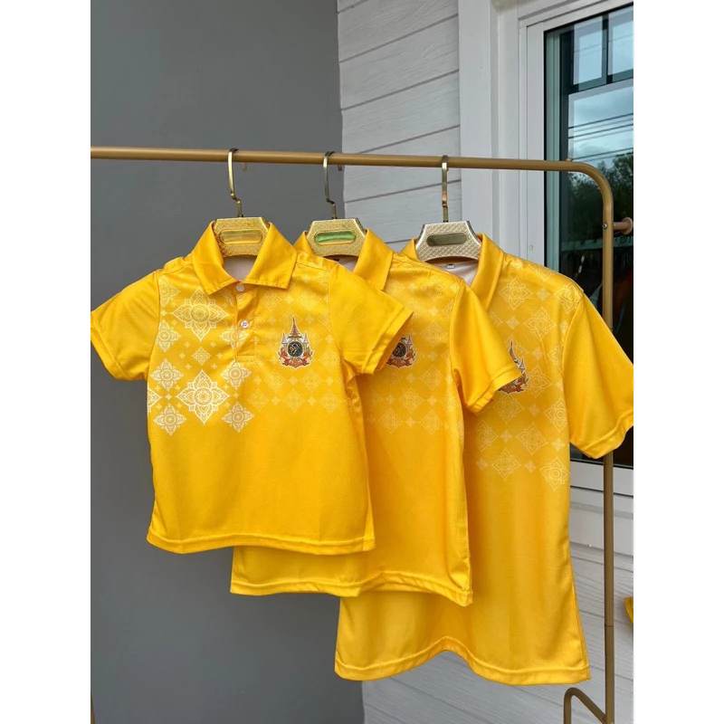 เสื้อโปโล เด็ก และผู้ใหญ่ สีเหลืองพิมลายพร้อมโลโก้